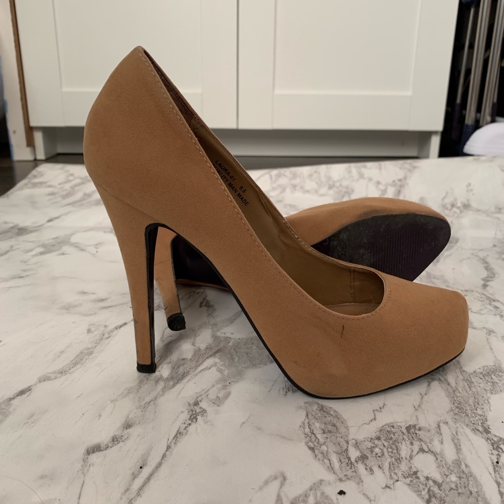 Tan platform pumps
